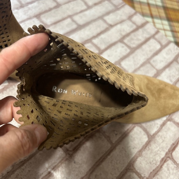 Ron White Laser Cut Antiqued Suede Leather Pointy Toe Booties Sz 8 NWoB - Picture 8 of 8